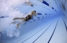 Schwimmen gegen Kreuzschmerzen, © Pixabay